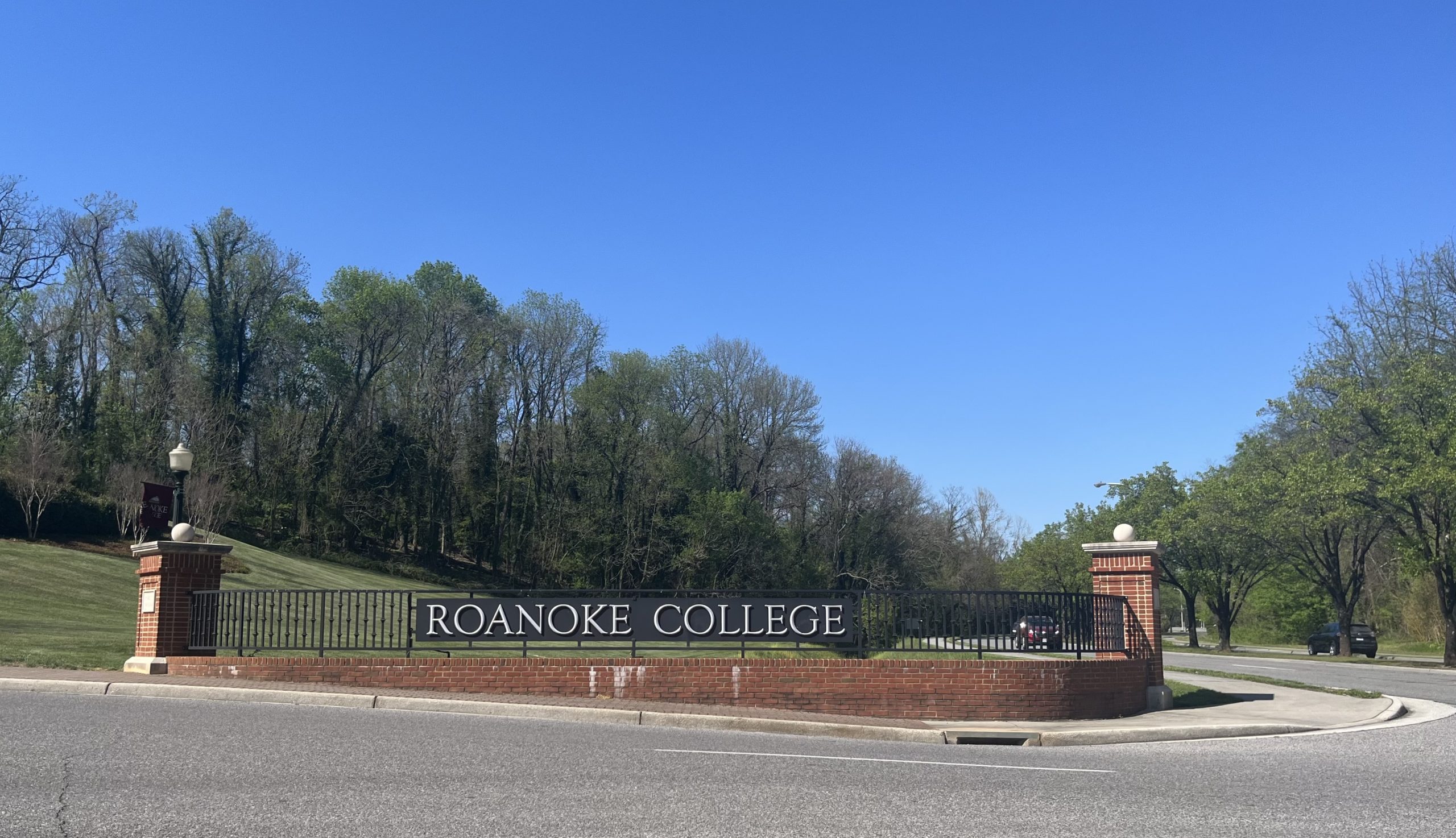 A low brick wall denoting the entrance to Roanoke College's campus