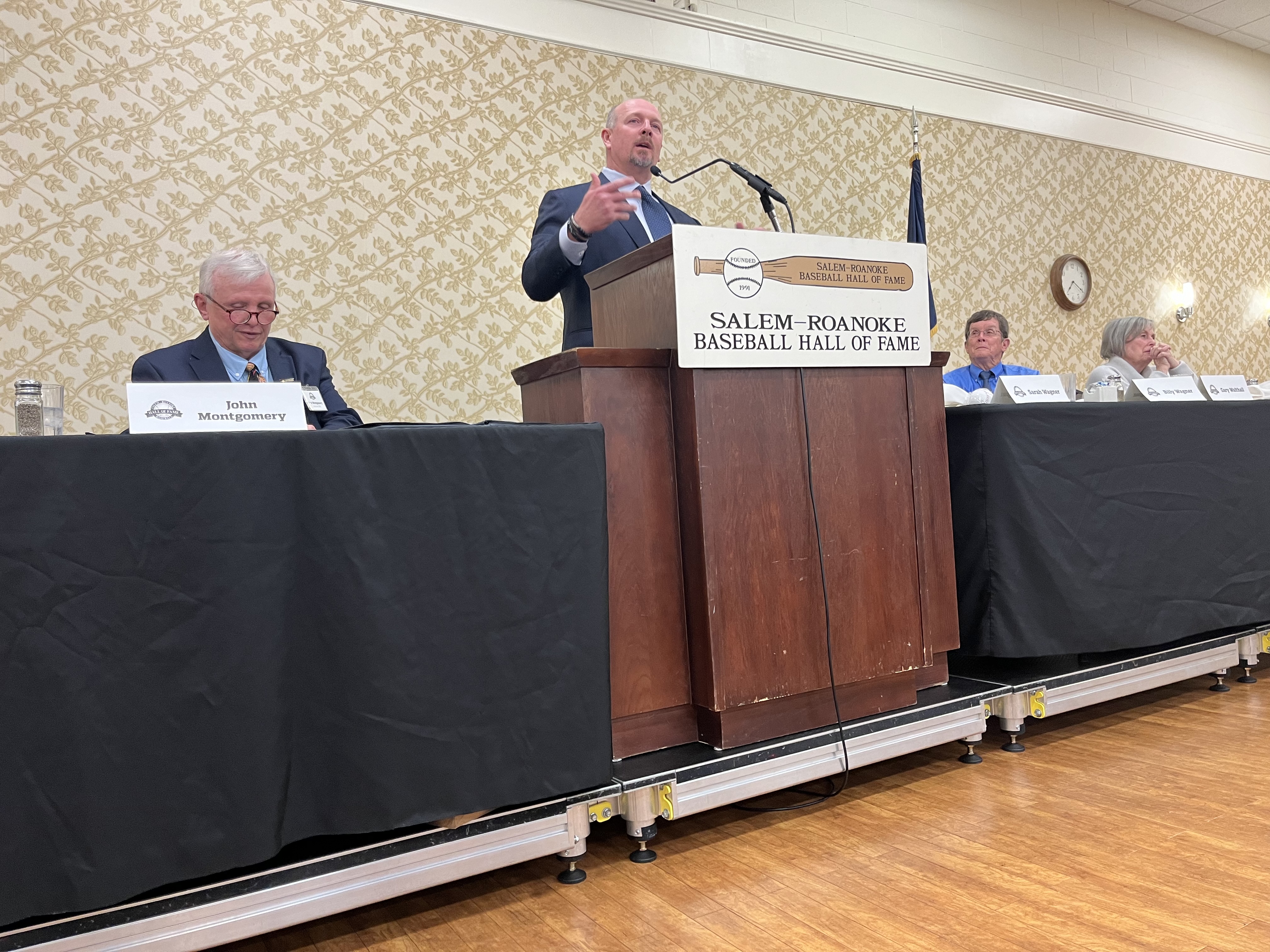 Former MLB pitcher Bill Wagner speaks at the Salem-Roanoke Baseball Hall of Fame. Photo by Mark D. Robertson.