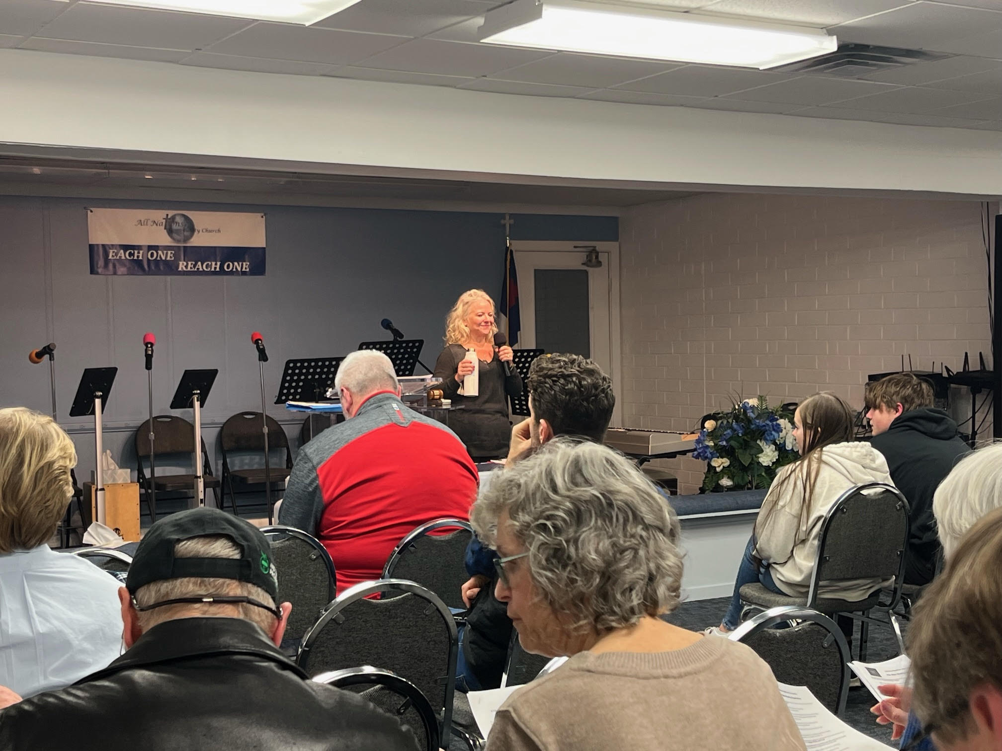 Veronica Bratton presides over a meeting of Lynchburg Republicans. Photo by Mark D. Robertson.