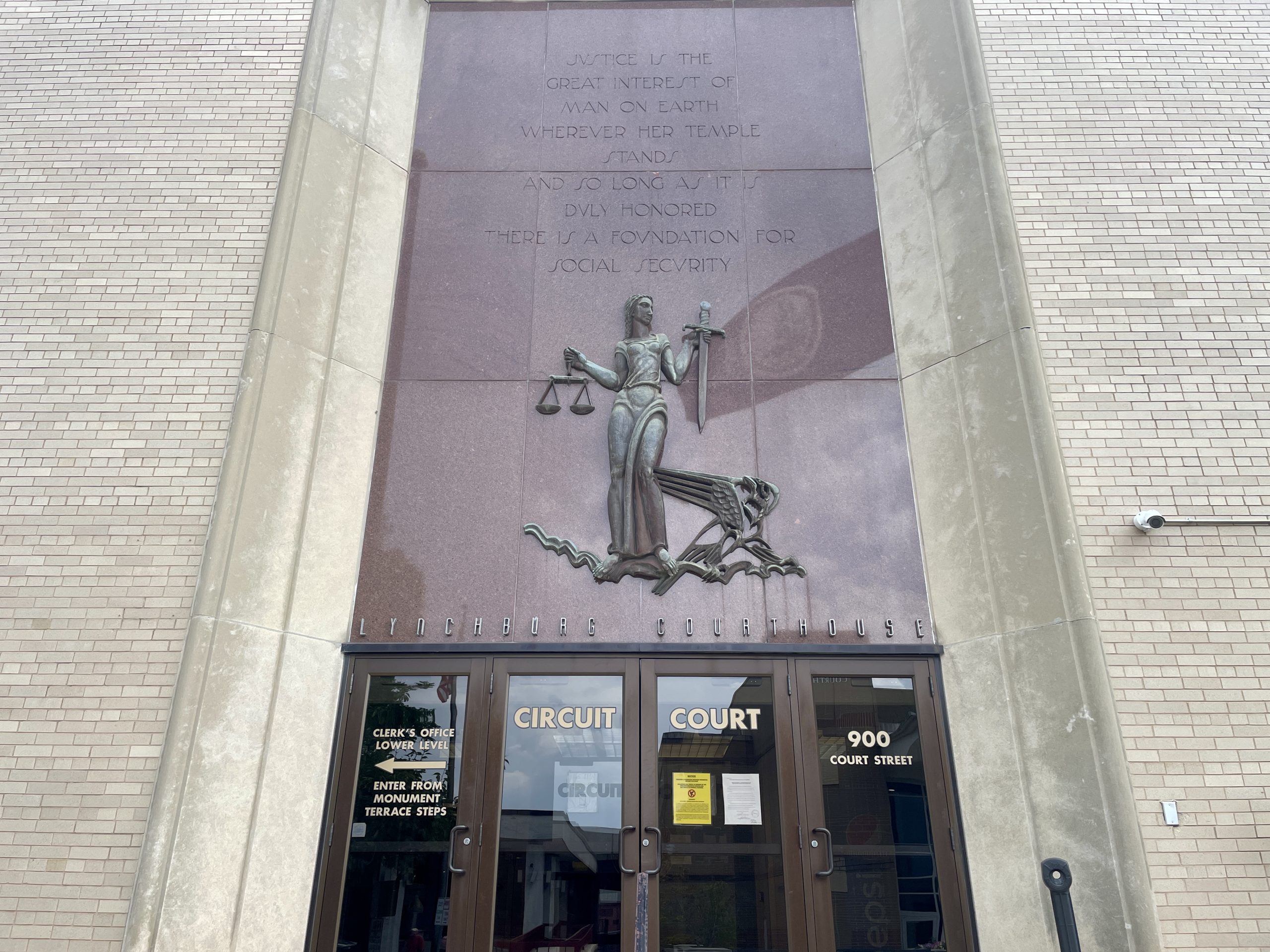 Lynchburg Circuit Court building. Photo by Matt Busse.