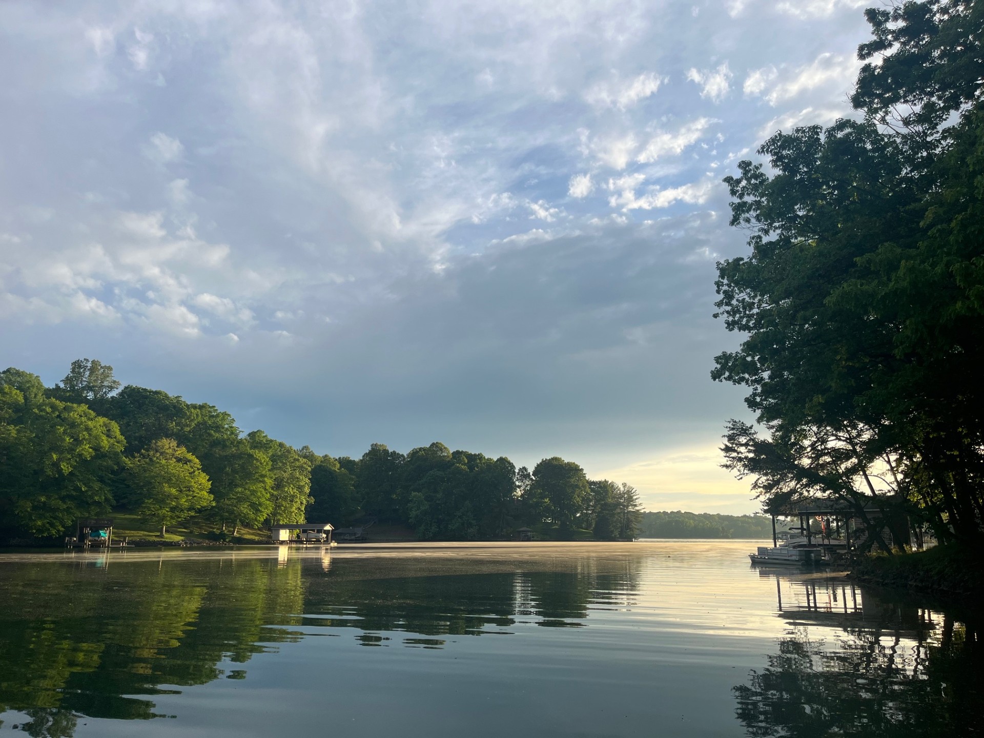A scene of the water at Smith Mountain Lake.