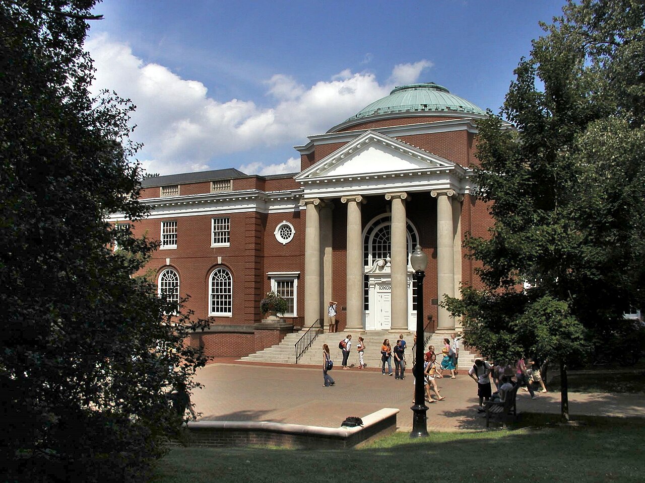 The James Farmer Library at the University of Mary Washington. Courtesy of JTE228.