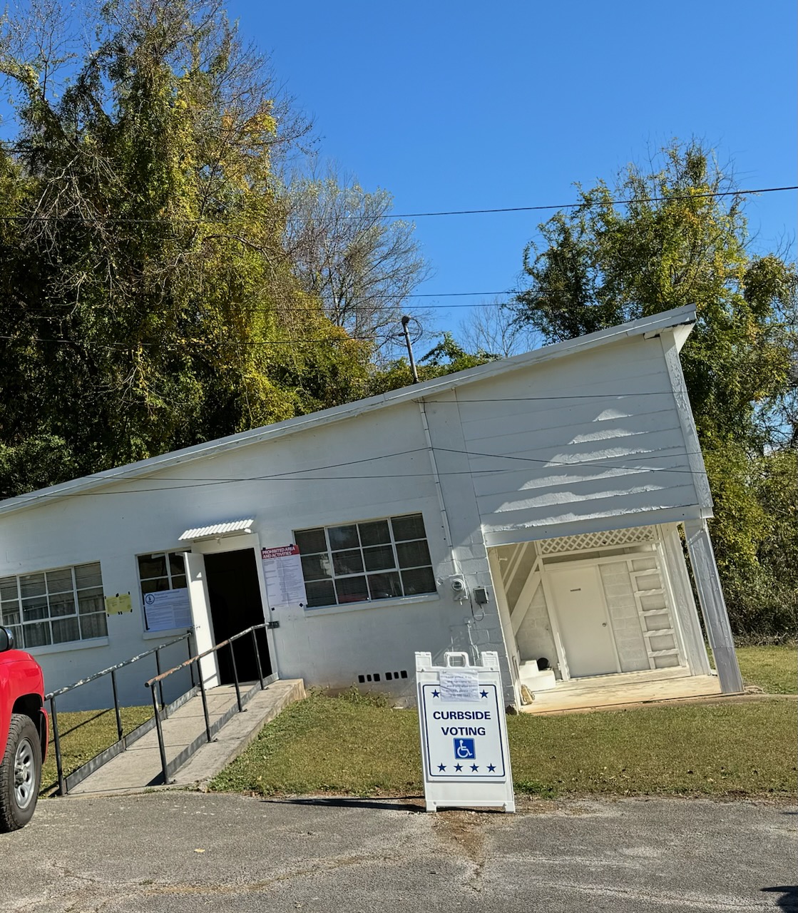 The Clinchport Town Hall. Photo by Senta Scarbarough.