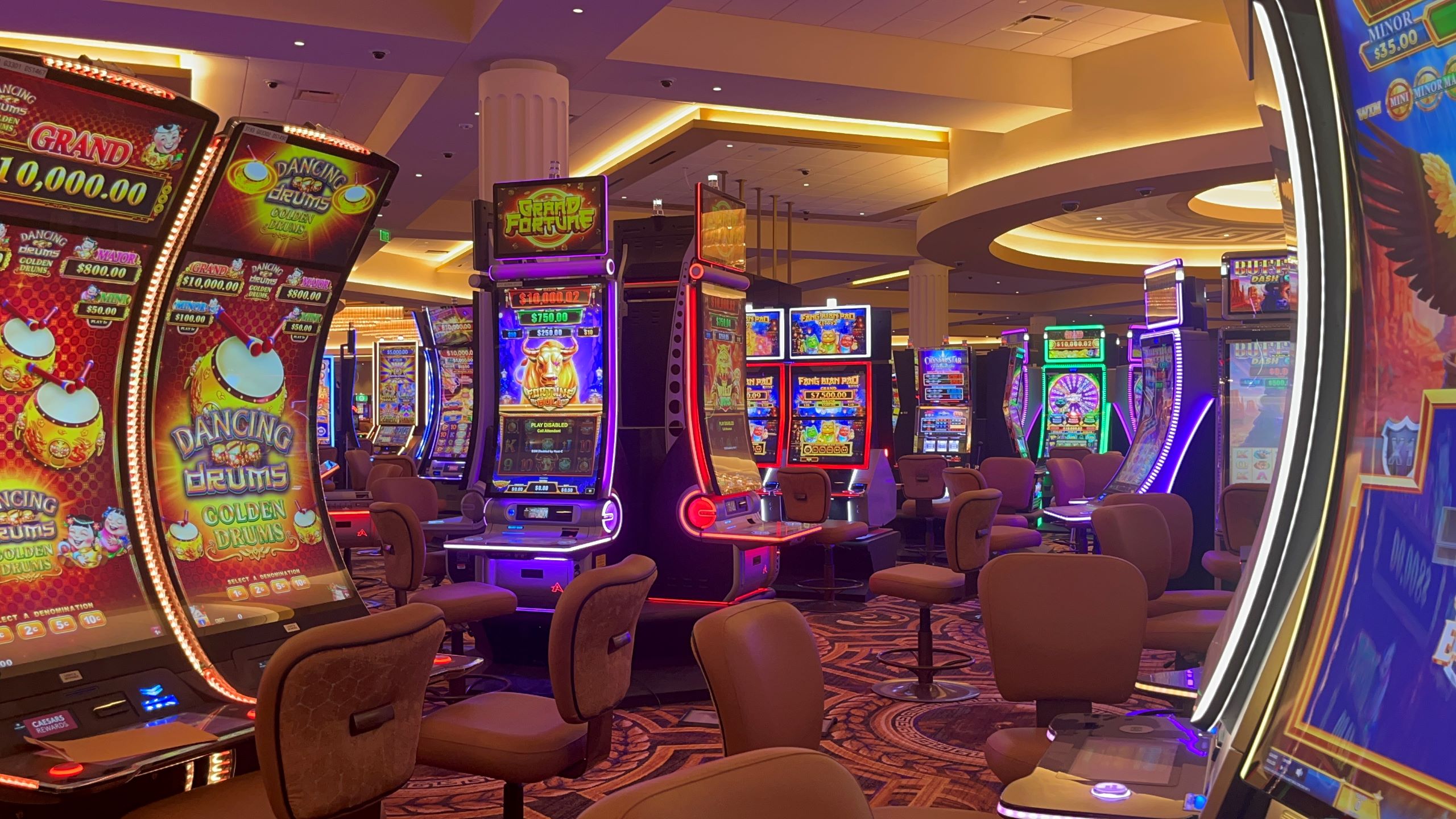 the slot machine section of the gaming floor at Caesars Virginia