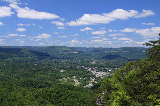 Middlesboro, Kentucky is built in the crater's basin. Courtesy of K Smith.