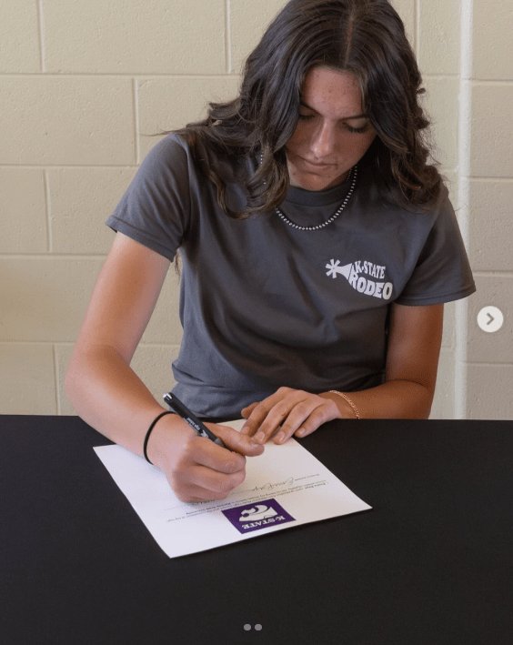 Emma Bays signs with Kansas State. Courtesy of Kansas State University.