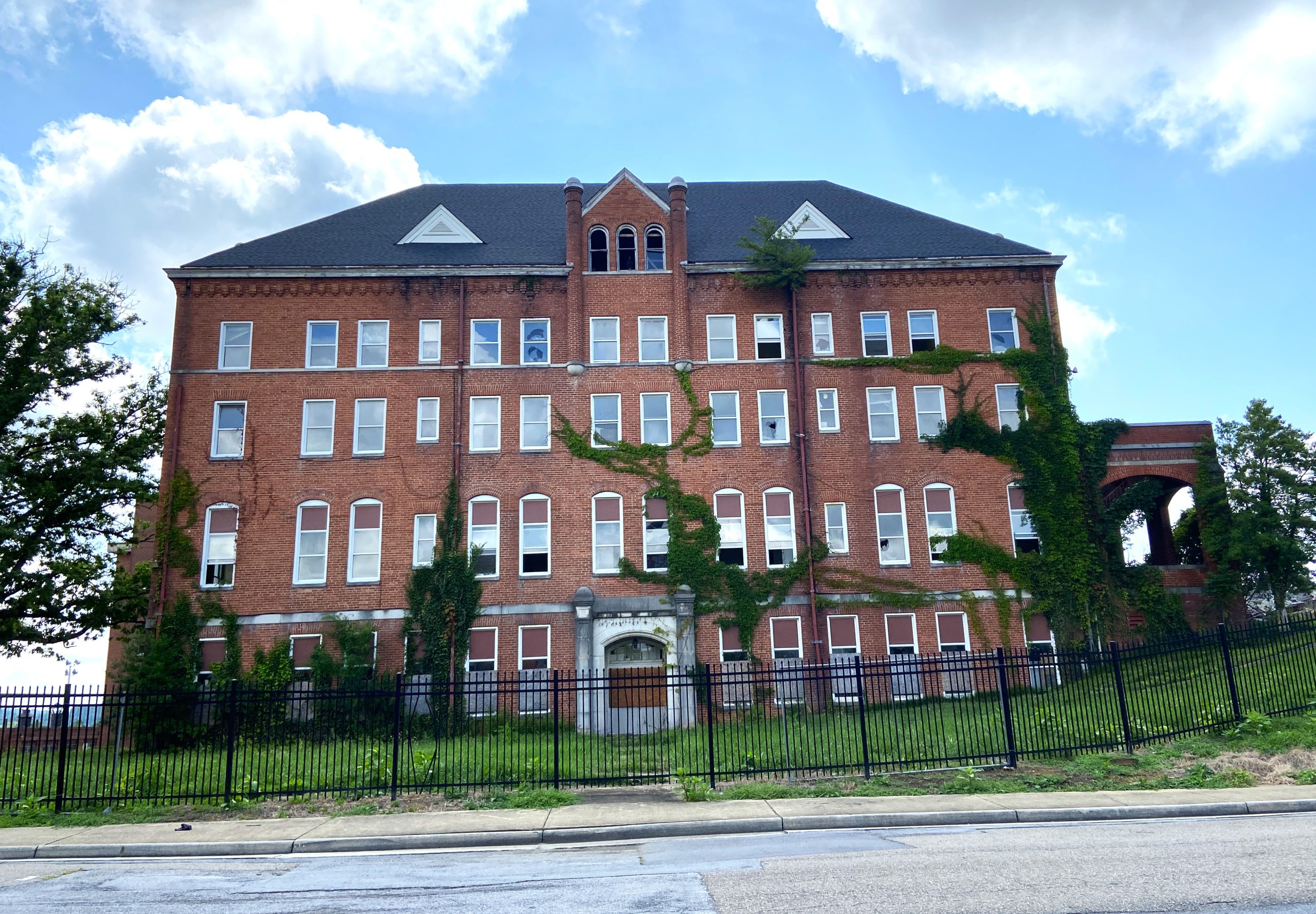 Bristol City Council considers final approval of unsafe and blighted property ordinance