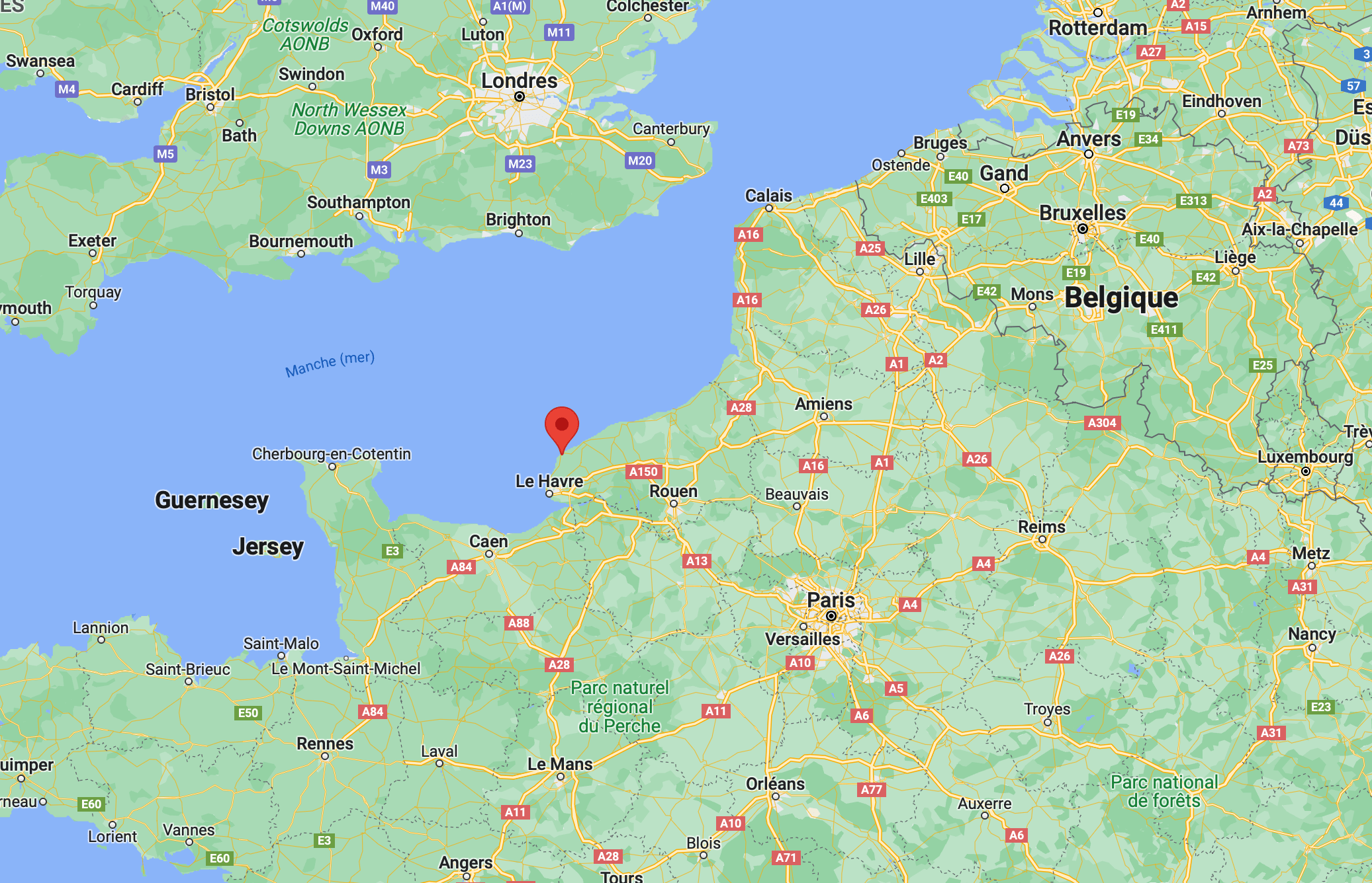 Les Falaises A Etretat Avec Son Chien Voyager En Normandie