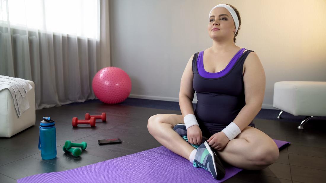 yoga lady with weights and bottle