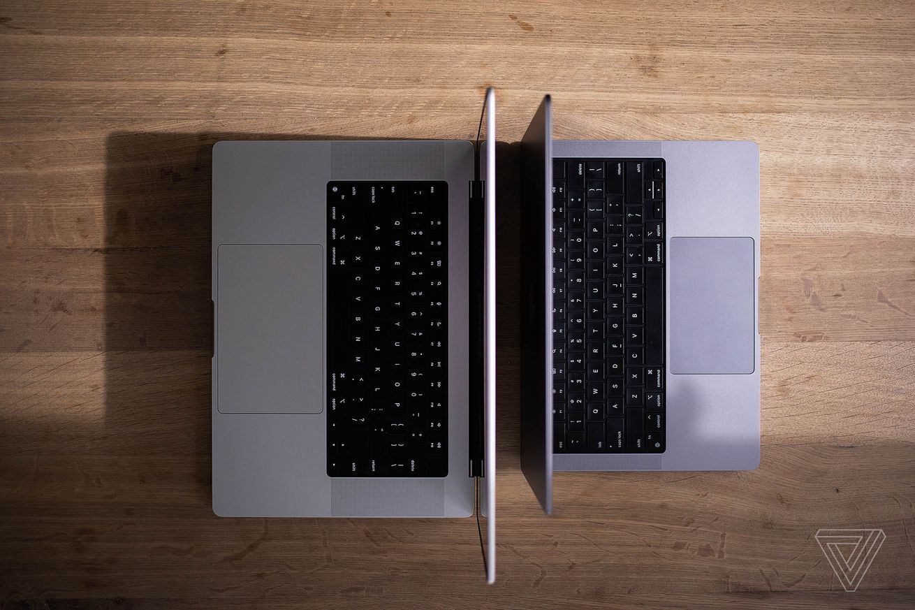 The MacBook Pro 16 and MacBook Pro 14 back to back, open, seen from above.