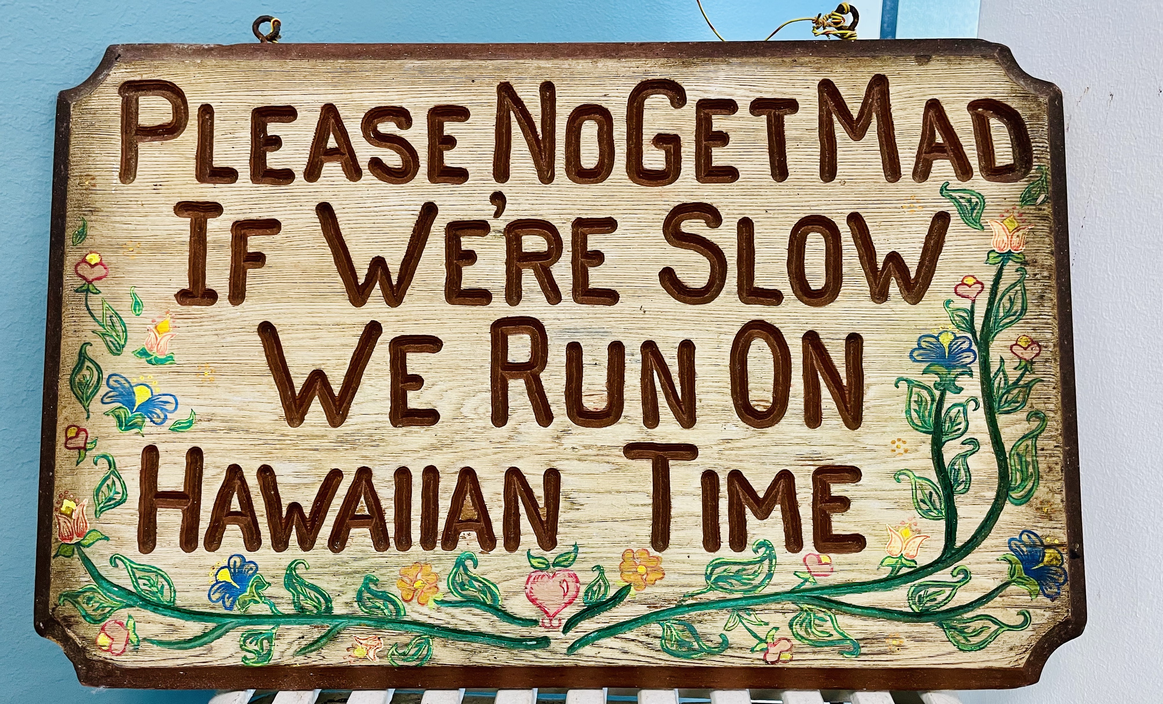 Sign that reads "Please No Get Mad If We're Slow We Run on Hawaii Time"