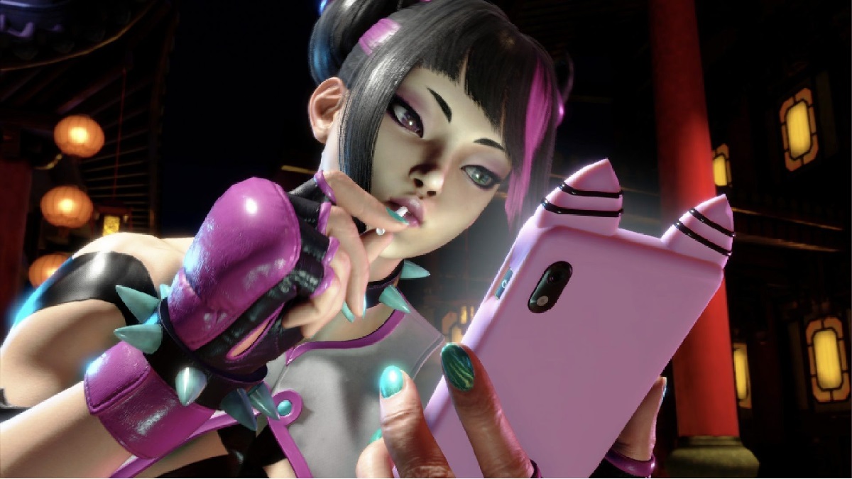 Juri texting in Street Fighter 6