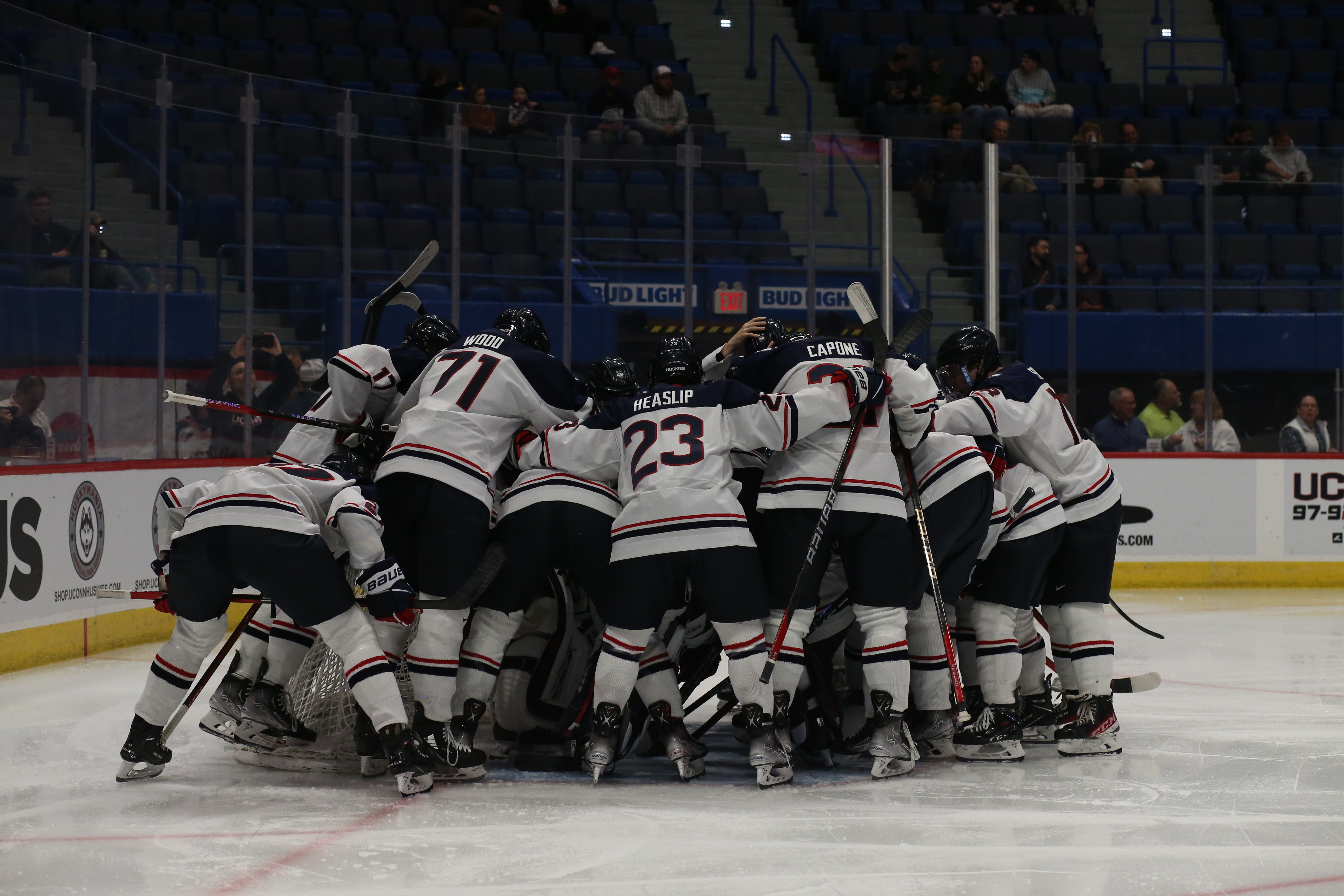 Men S Hockey No 8 Huskies Set To Host Maine For Hockey East Series The Daily Campus