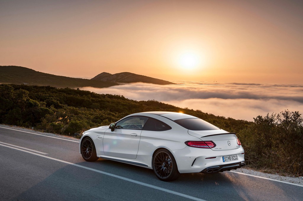 Mercedes-AMG C 63 S Coupé (C 205) 2015; Exterieur: designo diamantweiß bright, Night Paket exterior: designo diamond white bright, night package