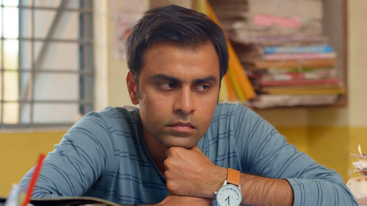 Panchayat Season 1 Ending Explained Does Abhishek Tripathi Decide To Stay In Phulera Village Dmt