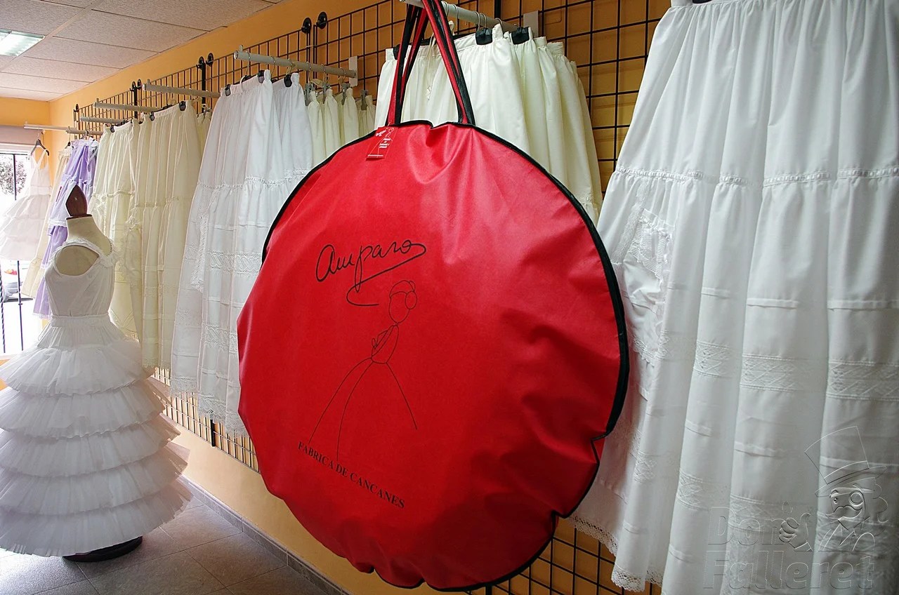 Cancanes Amparo lleva más de 15 años confeccionando cancanes y enaguas 5 Amparo Cancanes 01