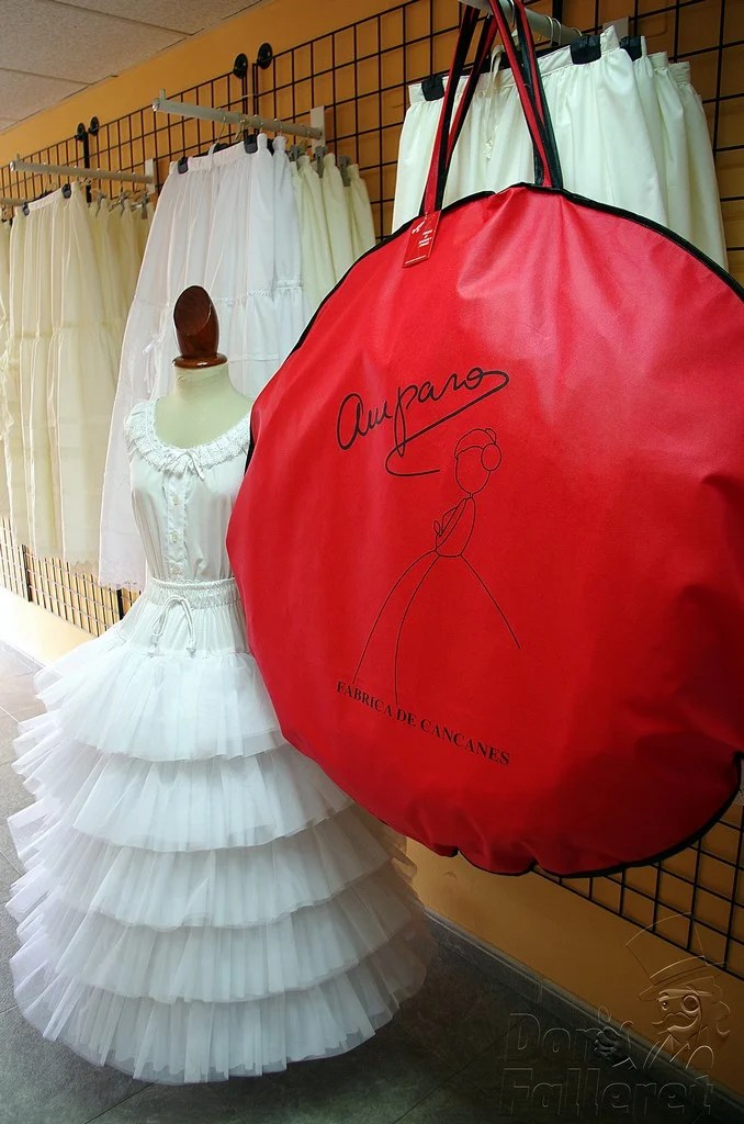 Cancanes Amparo lleva más de 15 años confeccionando cancanes y enaguas 1 Cancanes Amparo - Don Falleret