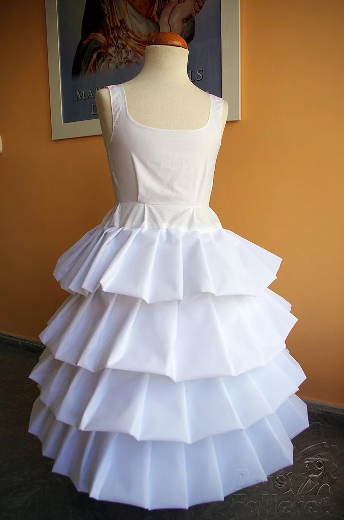 Cancanes Amparo lleva más de 15 años confeccionando cancanes y enaguas 2 Cancanes Amparo - Don Falleret