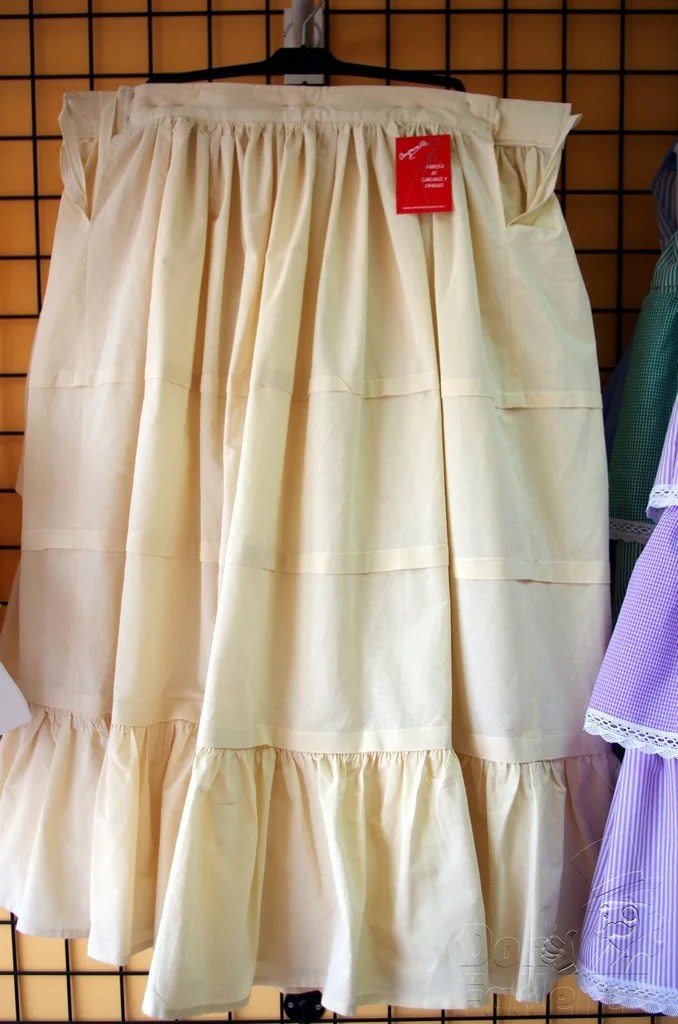 Cancanes Amparo lleva más de 15 años confeccionando cancanes y enaguas 9 Amparo Cancanes 05