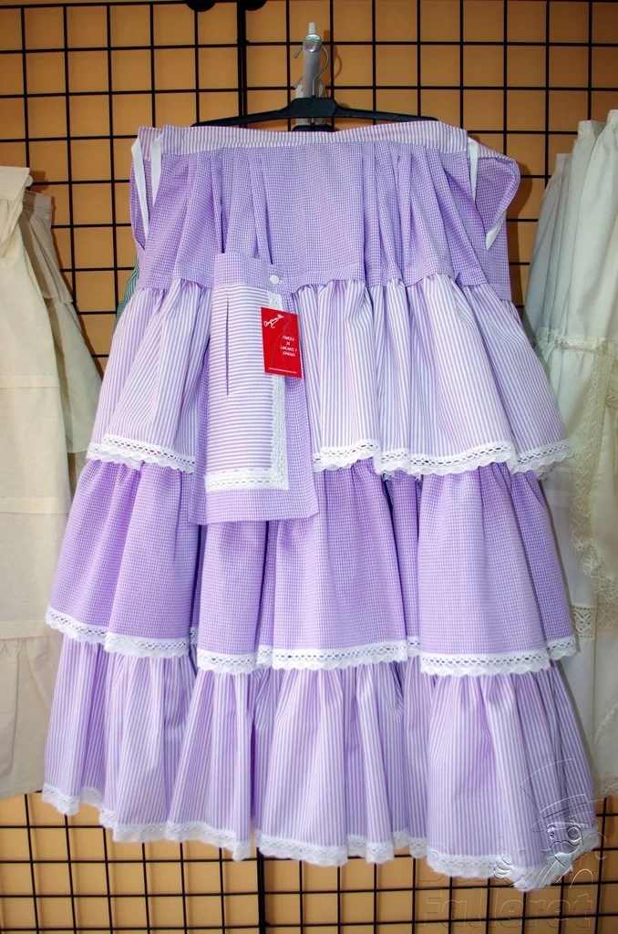 Cancanes Amparo lleva más de 15 años confeccionando cancanes y enaguas 10 Amparo Cancanes 06