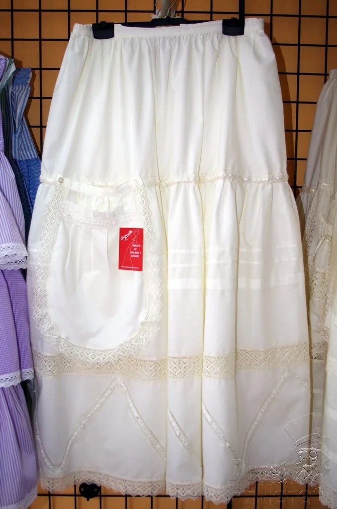 Cancanes Amparo lleva más de 15 años confeccionando cancanes y enaguas 11 Amparo Cancanes 07