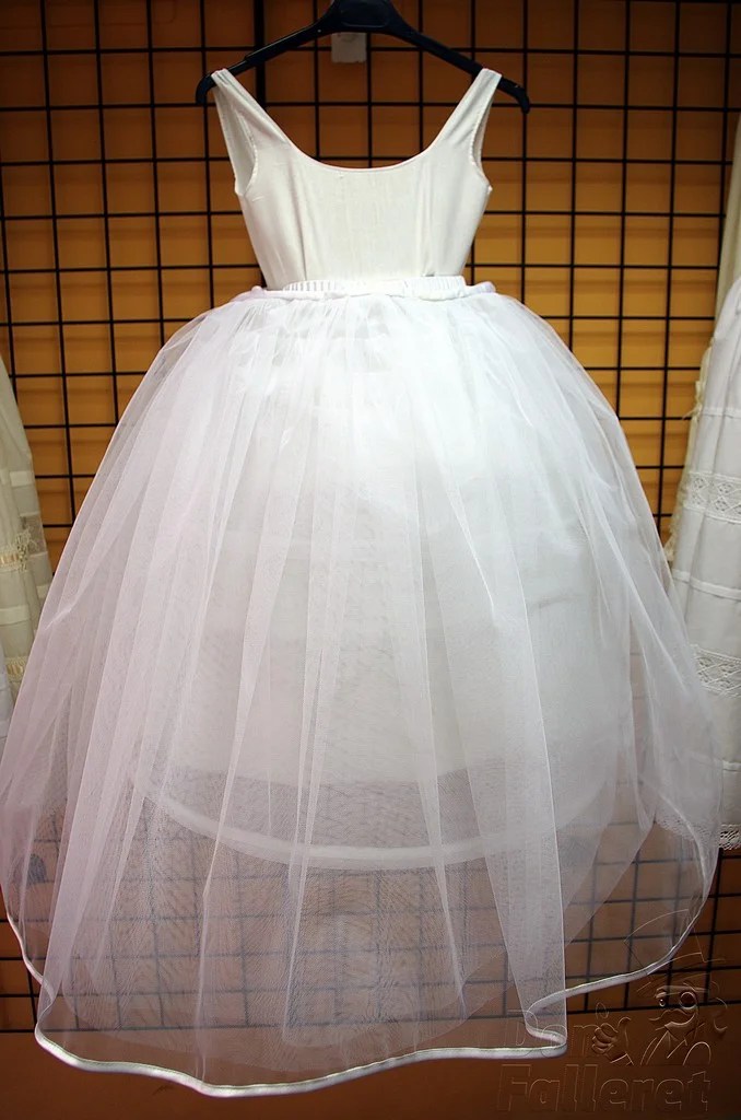 Cancanes Amparo lleva más de 15 años confeccionando cancanes y enaguas 15 Amparo Cancanes 11