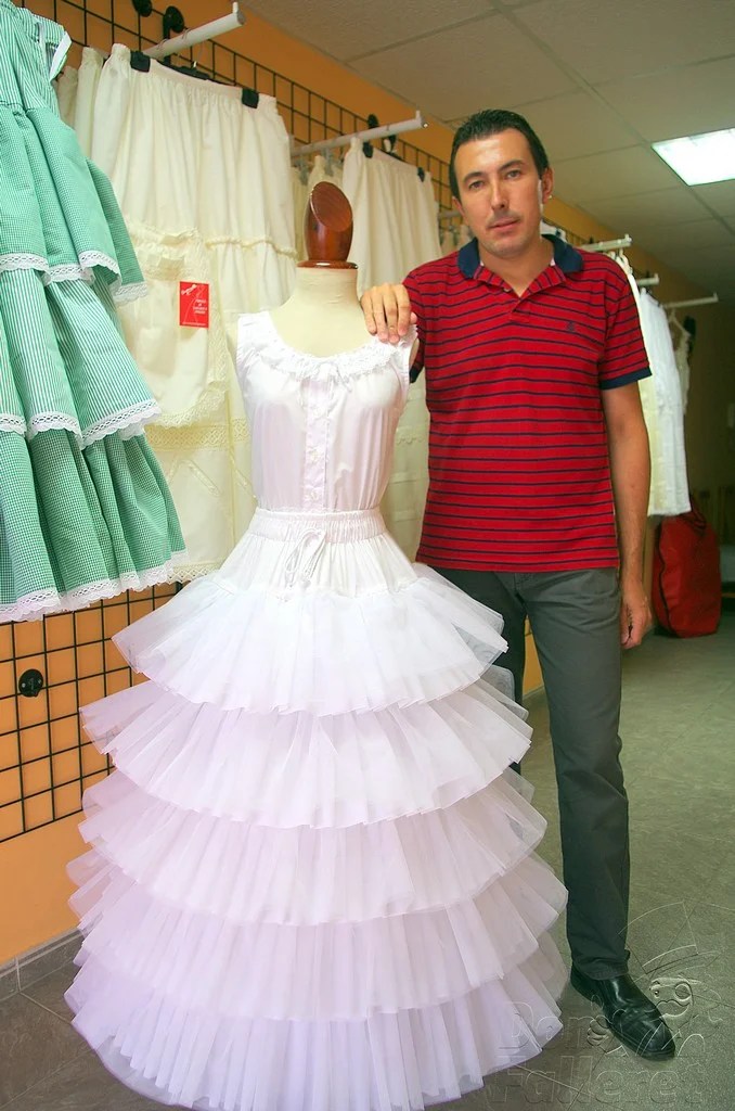 Cancanes Amparo lleva más de 15 años confeccionando cancanes y enaguas 22 Amparo Cancanes 19