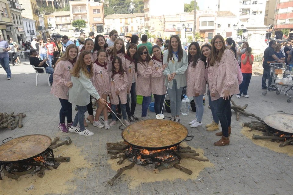 Multitudinario concurso de paellas de las fallas del Camp de Morvedre en Gilet