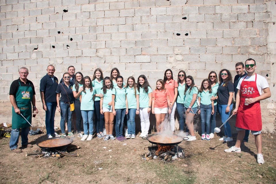Burriana celebra el 2º concurso de paellas “Federació de les Falles de Burriana” 2 Junta local fallera junto sus paellas, las Reinas Falleras y sus cortes de honor