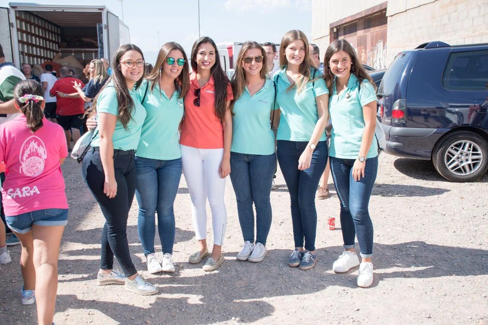 Burriana celebra el 2º concurso de paellas “Federació de les Falles de Burriana” 3 La Reina Fallera (Laura Conde) junto a parte de su corte de honor