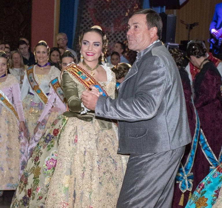 El baile de la Reina marca el inicio del ejercicio fallero 4 20161119 bailedelareina 0004