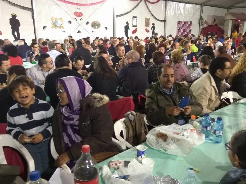 Solidaridad en la Gala de la Falla Monte de Piedad 2 carpa gala
