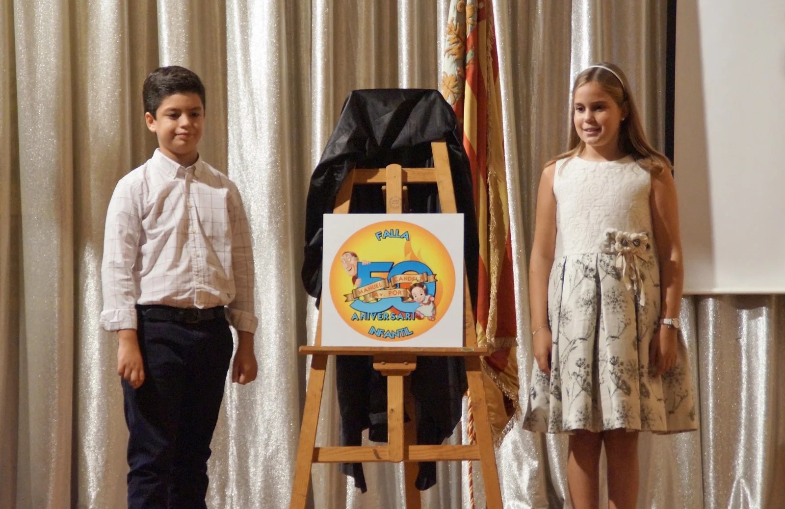 La Falla Manuel Candela presenta el logo del 50 aniversario infantil