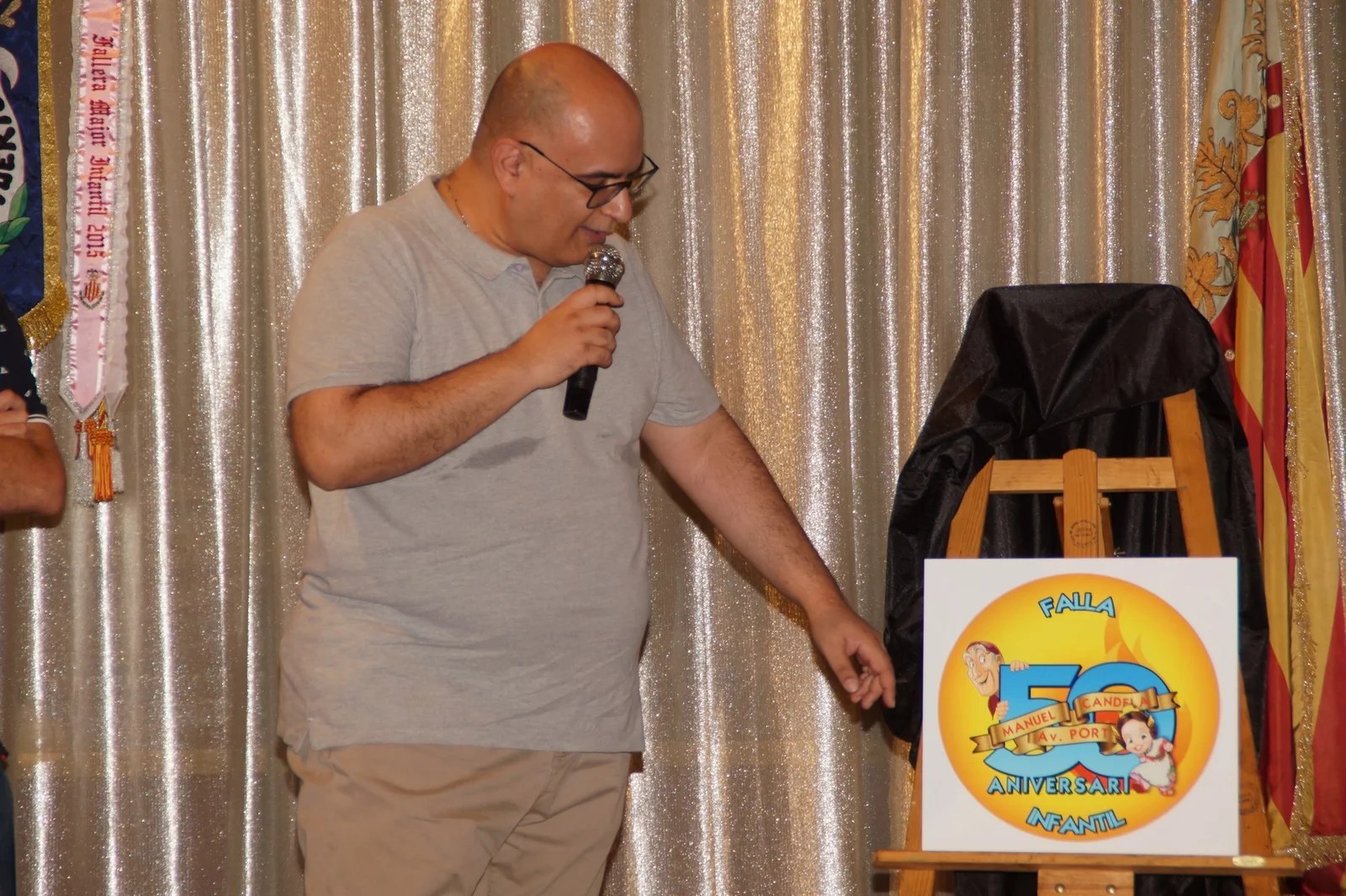 La Falla Manuel Candela presenta el logo del 50 aniversario infantil 2 Presentación Logo 50 aniversario infantil Falla Manuel Candela Avd del Puerto