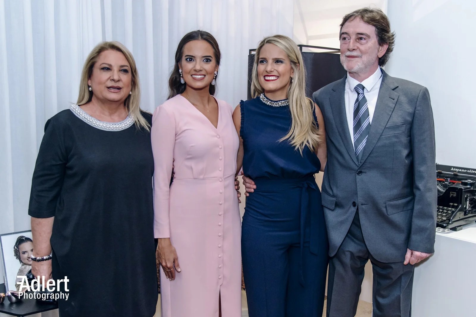 Marina Civera junto a sus padres y hermana / Fran Adlert