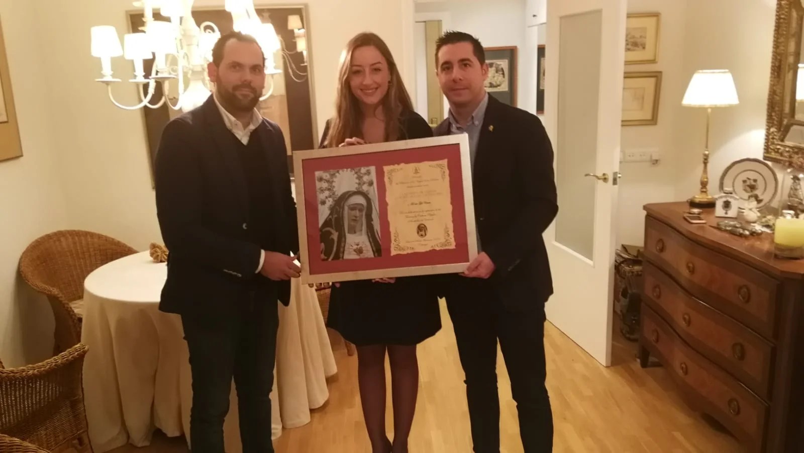 Los Granaderos del Cabanyal nombran Clavariesa 2019 a la Fallera Mayor de Valencia Rocío Gil