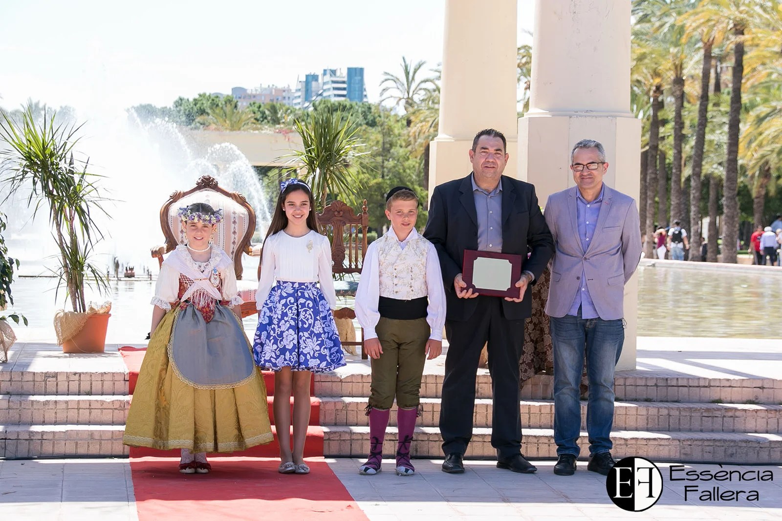 La Falla Ciscar Burriana y Bernardo Estela reciben el "Premi Essència Fallera" 3 O2A3731