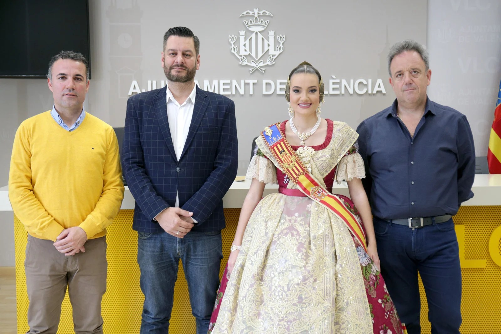 València s'omplirà de llum i color durant l'Alba de les Falles 2 49637905643 04668321f4 o