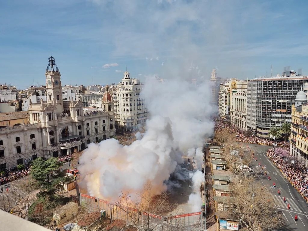 Los pirotécnicos muestran su malestar por sentirse olvidados 1 ESrZp31XsAEsLpY