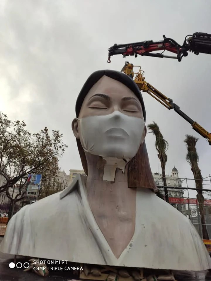 La Meditadora se va de la plaza 2 Traslado Meditadora 11