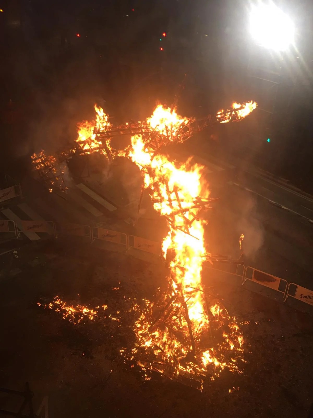 Un acto vandálico quema el remate de la Falla del Regne 1 WhatsApp Image 2020 03 16 at 10.49.04