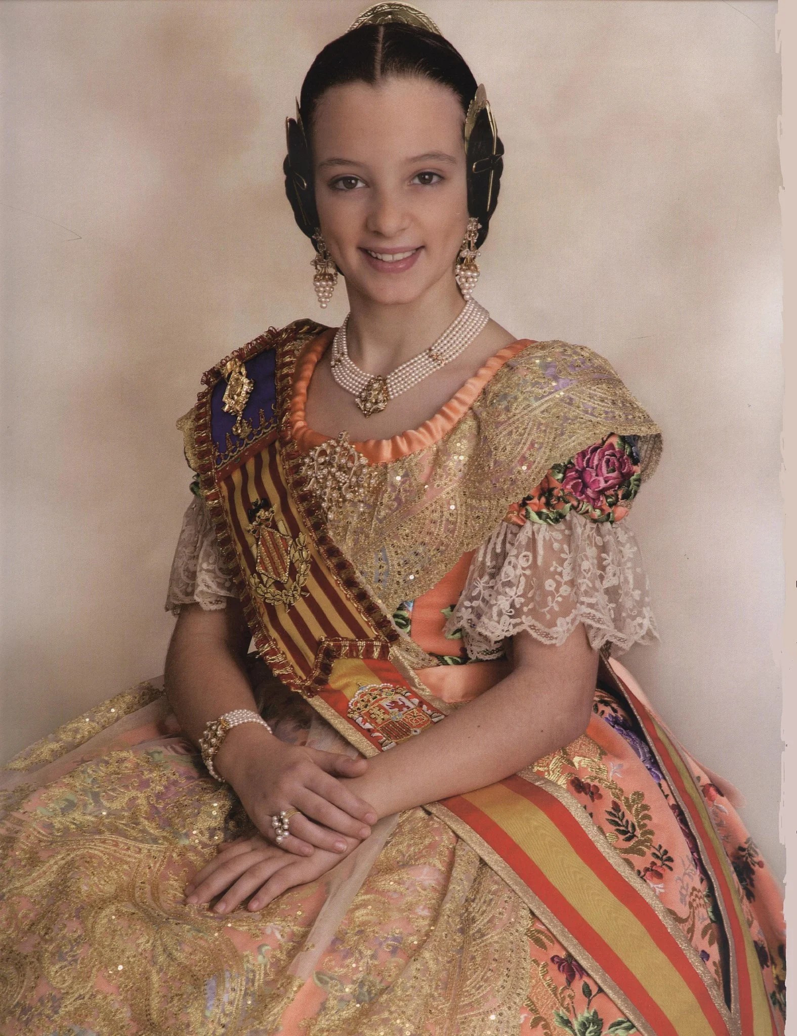 Conoce en esta entrevista un poco más a Nuria Llopis 1 nuria llopis borrego fallera mayor infantil valencia 2006 4