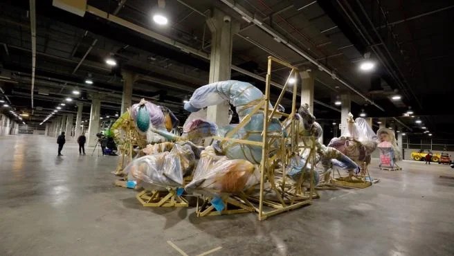 Los artistas falleros ''molestos'' porque la Generalitat no ha cumplido aún su palabra respecto al traslado de monumentos a Feria Valencia y la Marina Real 1 fallas almacenadas en feria valencia donde permaneceran tras la suspension de las fiestas por el coronavirus