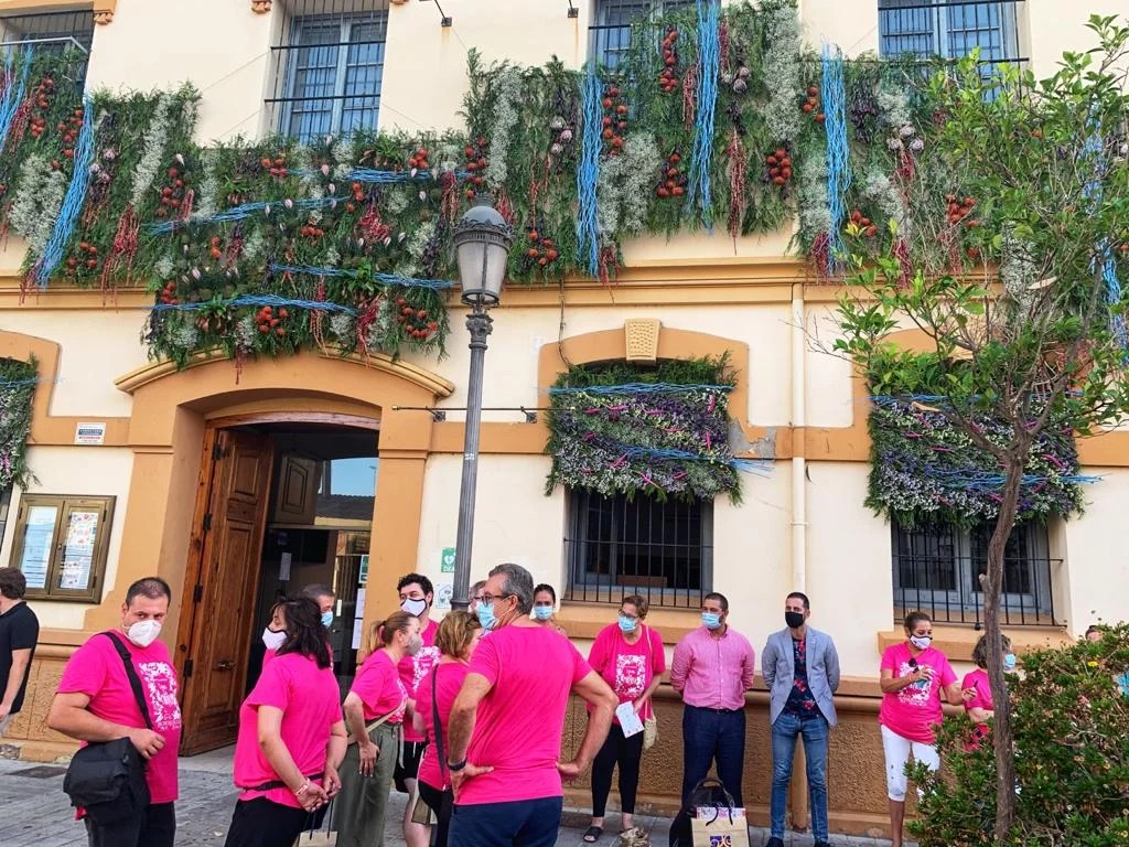 Los floristas recuperan la primavera decorando 20 municipios valencianos con ayuda de la Diputació 16 Manises 2