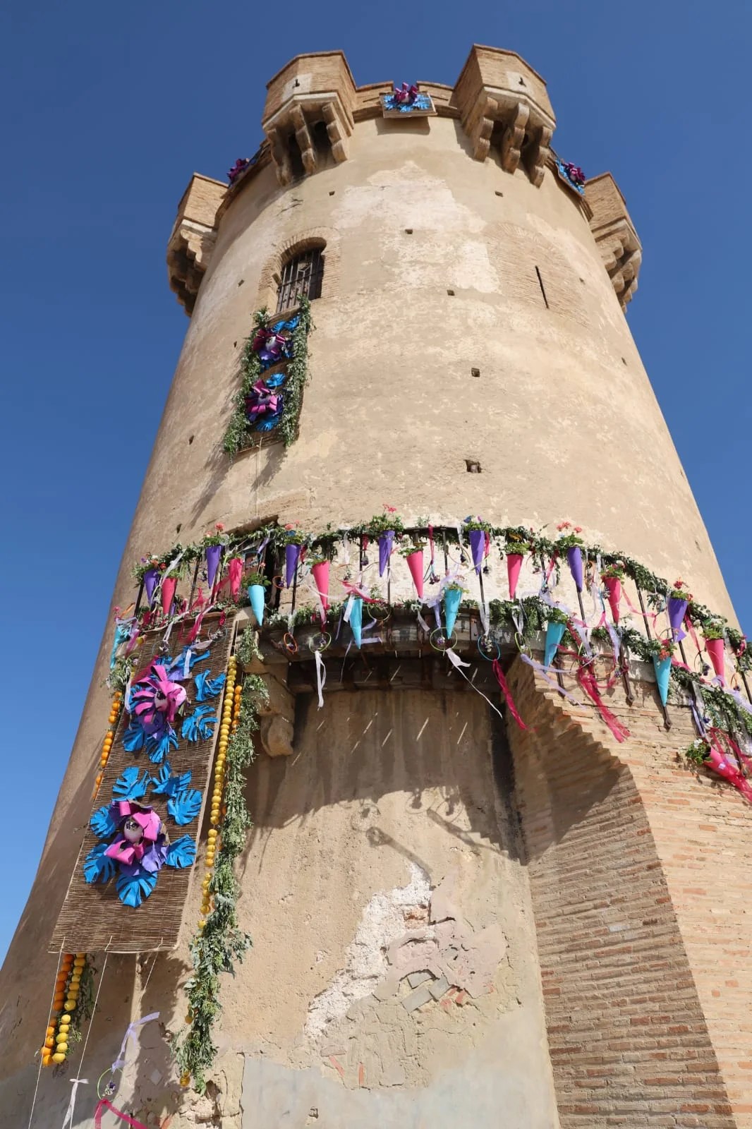 Los floristas recuperan la primavera decorando 20 municipios valencianos con ayuda de la Diputació 18 Paterna 3