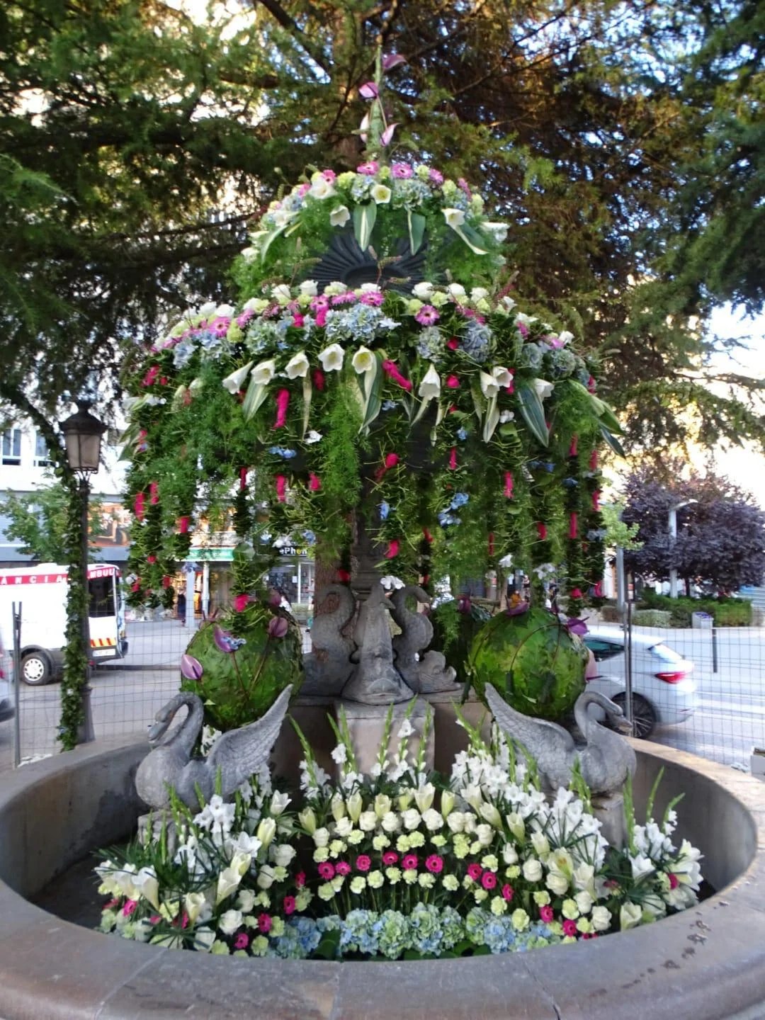 Los floristas recuperan la primavera decorando 20 municipios valencianos con ayuda de la Diputació 22 Requena 2