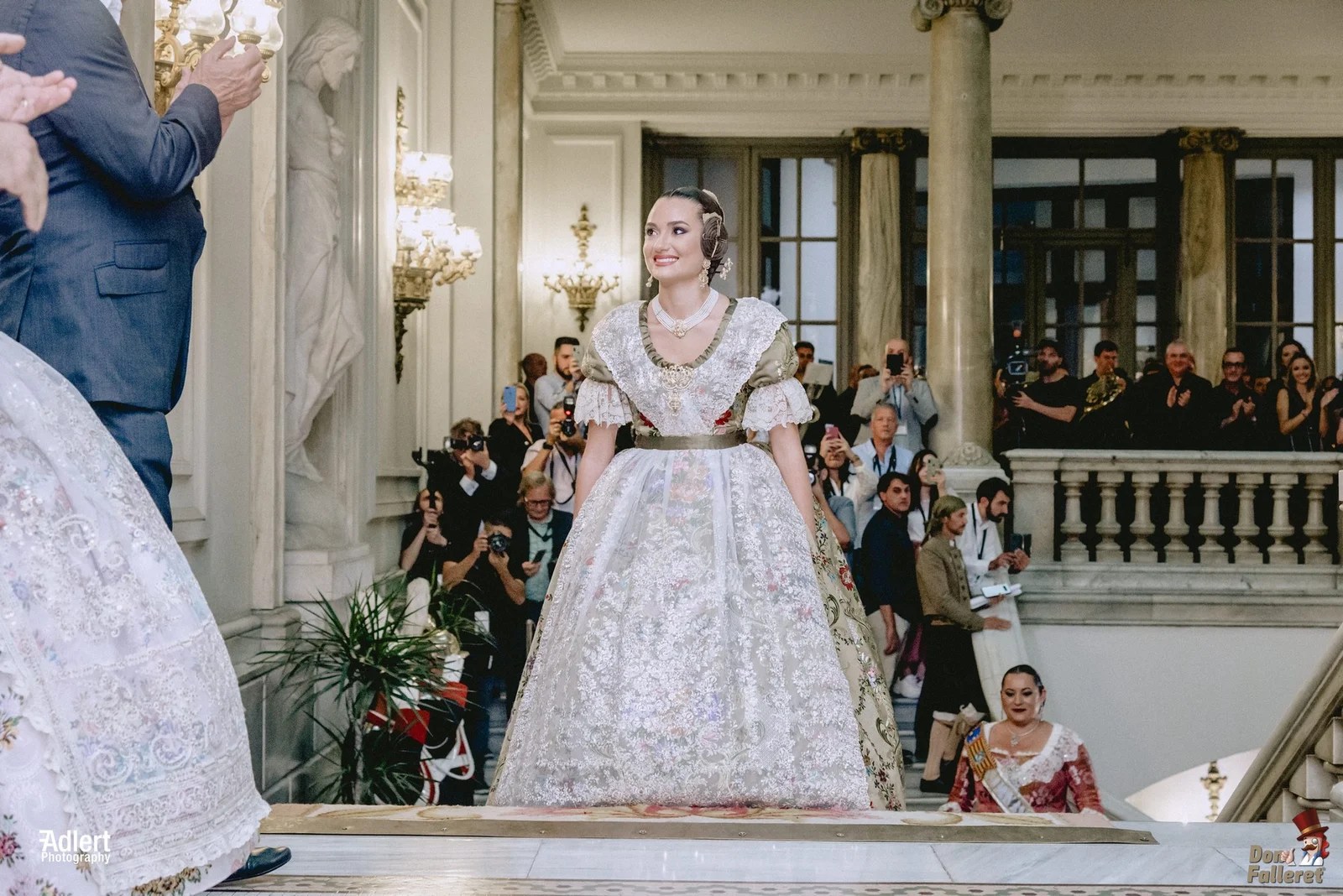 Imposición de bandas a las Falleras Mayores de València bajo las restriciones de la covid19 3 ADL4833