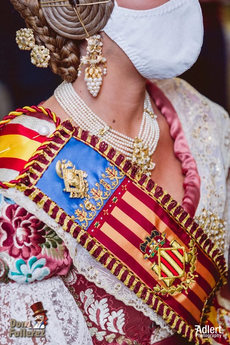 Indumentaria y Flores en el 4º Aniversario de Fallas Unesco