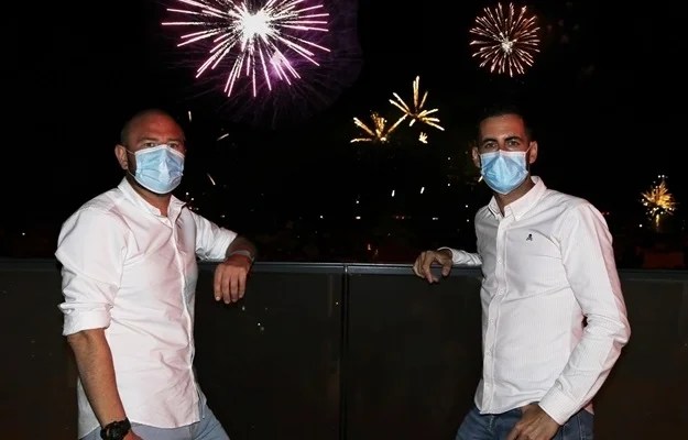 Mislata il·lumina la seua nit amb la disparada de huit castells de focs artificials simultanis 2 mg 8590 editar