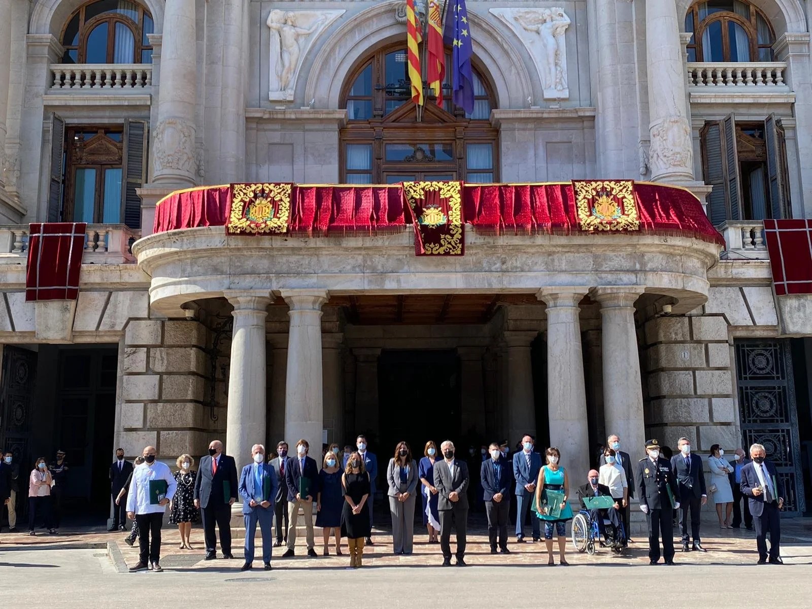 Ribó: «la entrega de honores y distinciones simboliza la unión de la sociedad valenciana, que necesitamos ahora más que nunca para superar adversidades y afrontar retos»